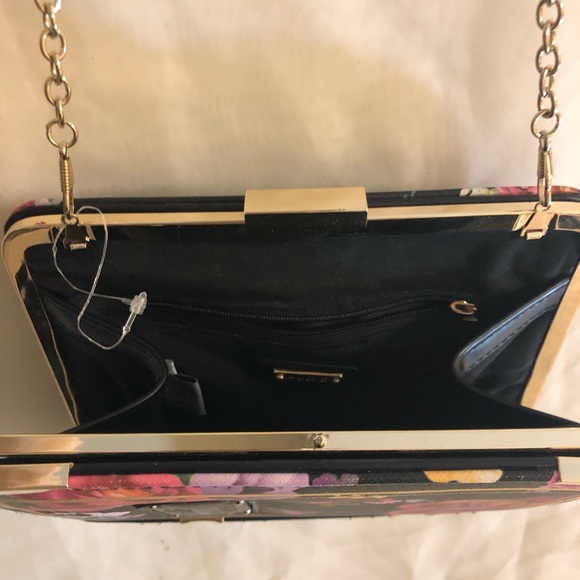 Beautiful Leather Purse - Picture 3 of 5